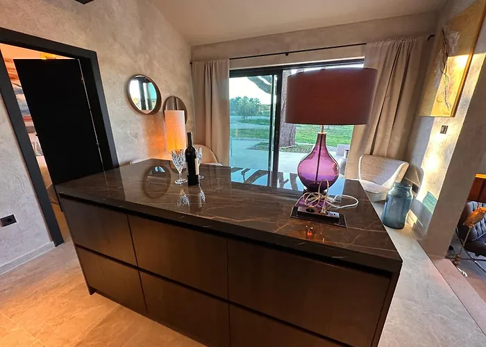 Poolvilla Oliviera *